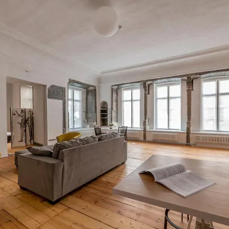 Spacious 3-bedroom In The Old Town شقة