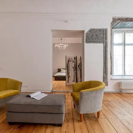 Spacious 3-bedroom In The Old Town 아파트 *