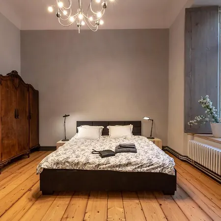 Spacious 3-bedroom In The Old Town 아파트 탈린